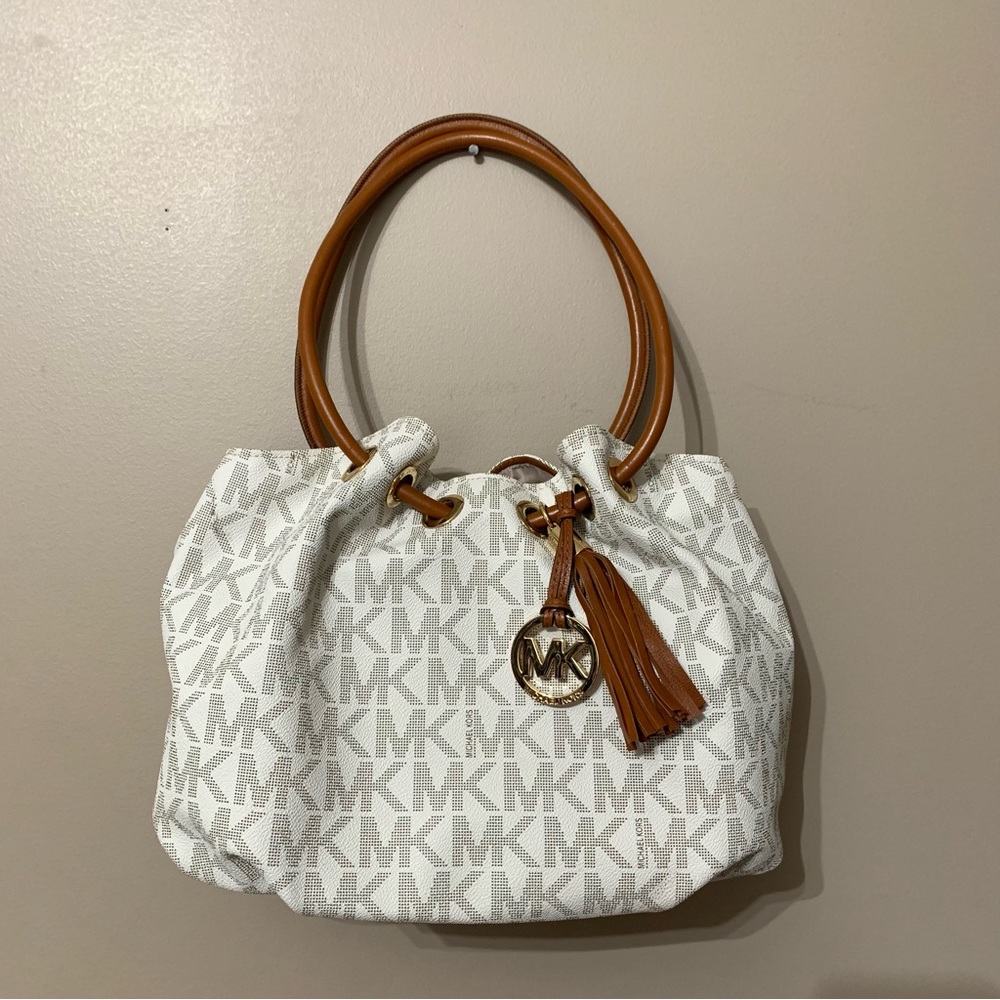 Michael Kors Signature Ring Tote East West Vanilla / Brown Leather Shoulder Bag